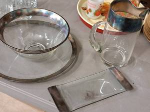 lot 487 image: Lot of (4) Decorative Glasswares - Pitcher, Bowl, Platters
