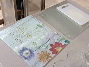 lot 489 image: Lot of (3) Assorted Cutting Boards