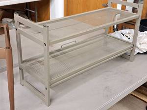 lot 507 image: Metal Shelving Unit 3-tier