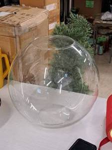 lot 504 image: 16 Glass Globe Spirits Glass