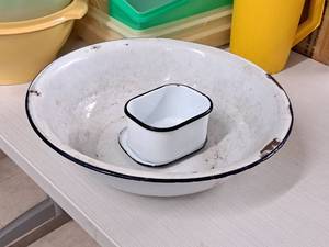 lot 503 image: Metal Dish with Tray, Metal Wash Bowl