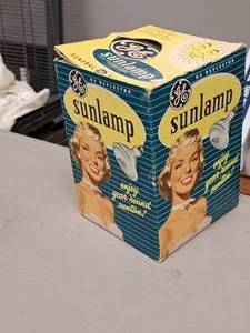lot 510 image: Vintage GE Sunlamp (in original box)