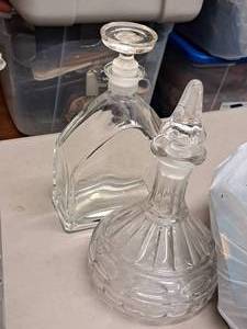 lot 515 image: Lot of (2) Glass Decanters