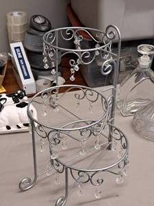 lot 516 image: Planter Stand 3-tier