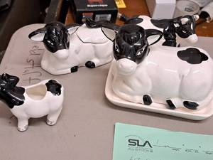 lot 534 image: Lot of (4) Assorted Cow Figurines