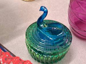 lot 538 image: Swan theme Glass Candy Dish with Lid