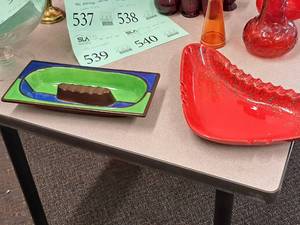 lot 537 image: Lot of (2) Porcelain Ash Trays