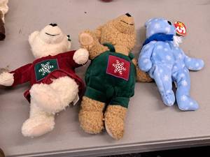 lot 567 image: Lot of (3) Holiday Bears theme Dolls
