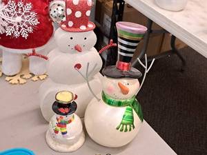 lot 570 image: Lot of (3) Snowman theme Figurines