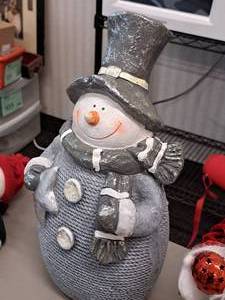 lot 572 image: Lot of (1) ChristmasSnowman theme Table Status