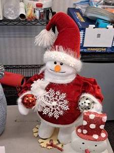 lot 571 image: Lot of (1) ChristmasSnowman theme Table Status