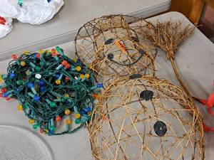 lot 560 image: Snowman 3D Dcor and String of Lights