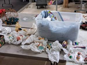 lot 558 image: Lot of (40) Decorative ChristmasHoliday Ornaments