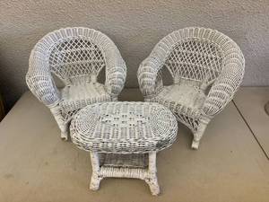 lot 9 image: Miniature Wicker Furniture