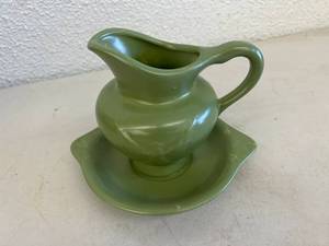 lot 13 image: Hull USA Pitcher & Saucer