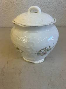 lot 26 image: Sebring Porcelain
