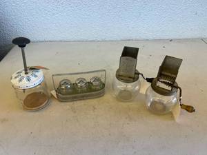 lot 40 image: Vintage Kitchen Items