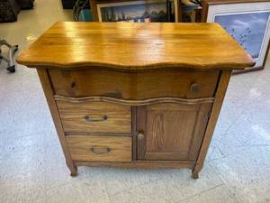 lot 45 image: Dresser