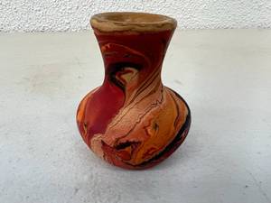lot 71 image: North Dakota Badlands Pottery