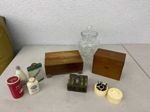 lot 72 image: Mixed Collectibles Lot