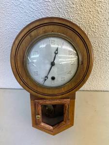 lot 88 image: Vintage Clock