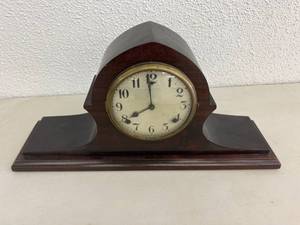 lot 89 image: Gilbert Mantle Clock