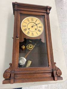 lot 100 image: Antique Clock
