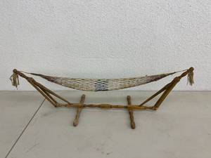 lot 102 image: Doll Hammock