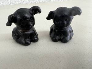 lot 106 image: Pair of Cast Iron Griswold Puppies