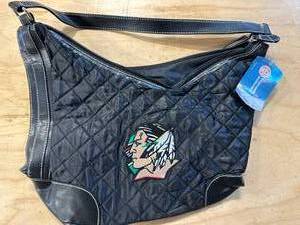 lot 9 image: Officially Licensed UND Fighting Sioux Purse (new old stock)