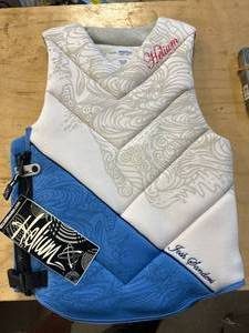 lot 21 image: Helium Life Jacket Size Small