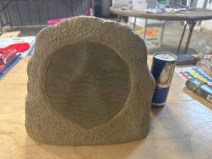 lot 42 image: Bluetooth Stone Speaker (needs power cord)