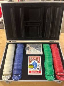 lot 89 image: Poker Set