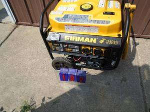 lot 102 image: Firman 4550 generator with electric start. Looks nearly new. As shown. THIS ITEM HAS A RESERVE.