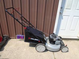 lot 105 image: Murray push mower with bagger.Nice condition. Tested & works. As shown.