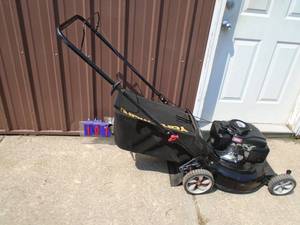 lot 107 image: Yard Machine push mower.  Very clean used condition. Tested & works. As shown.