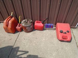 lot 110 image: Qty of 4 gas cans & 1 boat tank. As shown.