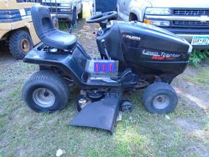 lot 111 image: Murray 20 hp twin hydro lawn tractor. Good used condition. Tested & works. As shown.