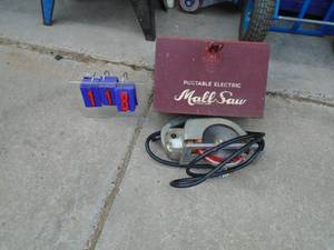 lot 118 image: Vintage mall circular saw in steel box. Tested & works. As shown.