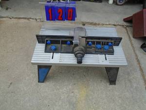 lot 120 image: Wilton router table with dust extractor hook up. As shown.