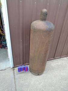 lot 129 image: 100 lb propane tank. As shown.
