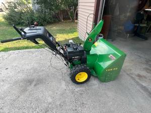 John Deere TRS 32 Electric Start Snowblower