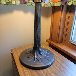 lot 21 image: Stained Glass Table Lamp  Floral Garland Shade