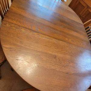 lot 8 image: Antique Oak Dining Table and Chairs