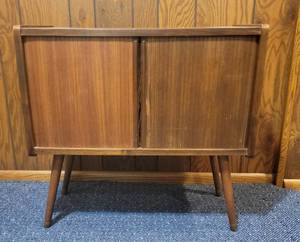 lot 6 image: MCM Tambour Door Record Ailbum Cabinet