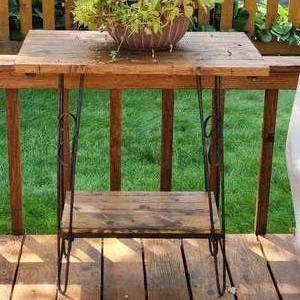 lot 11 image: Iron Hairpin Leg Wood Plank Side Table