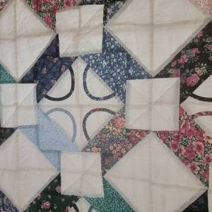 lot 68 image: Vintage Handstitched Basket Pattern Feedsack Quilt