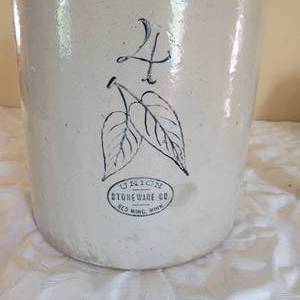 lot 64 image: Red Wing No. 4 Union Stoneware Crock