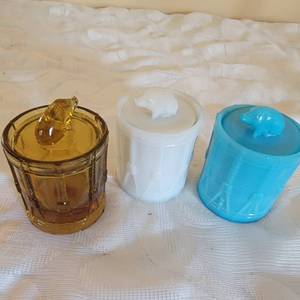 lot 100 image: Vintage Figural Portieux Glass Pig on a Drum Jar Collection  3