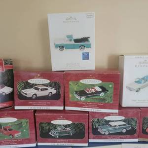 lot 127 image: Hallmark Keepsake Classic Car Collection  17, b